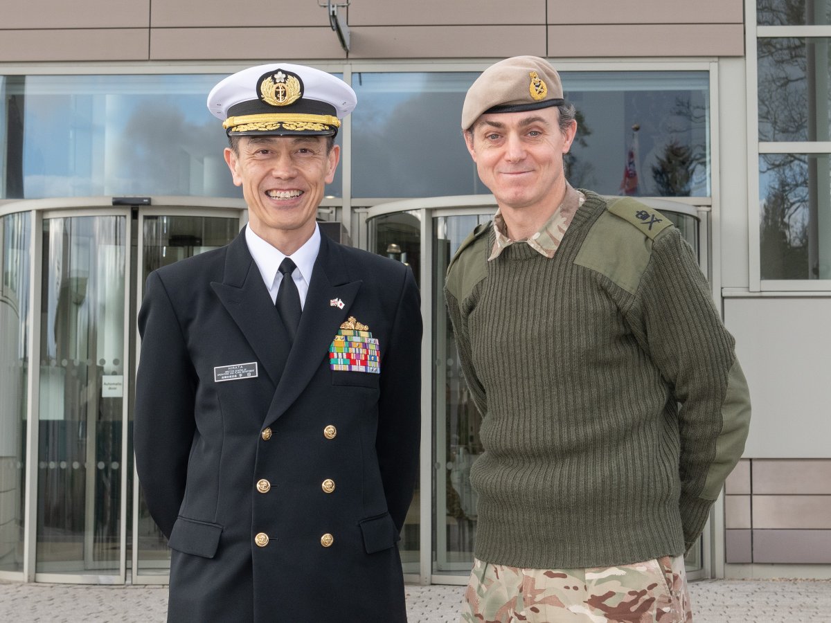 JMSDF_PAO's tweet photo. 平田防衛部長🇯🇵は、英国で英海軍開発部長パーキン少将🇬🇧と幕僚協議を実施しました。
価値観を共有する海上自衛隊と英海軍はこれからも ＃FOIP を実現するため、CSG25の展開や装備協力等、地域を超えて海洋の平和と安定のた���に協力していきます。🇯🇵🇬🇧
@RoyalNavy #CSG25 https://t.co/OY0wdigPvJ