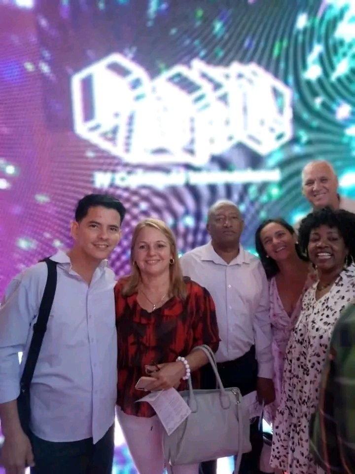 Representación agramontina presente en el #ColoquioPatria para conocer valiosas experiencias y defender la #PatriaEnRed en un retador escenario comunicacional que precisa la articulación eficaz de todas las fuerzas progresistas. Desde #Camagüey les deseamos muchos éxitos.