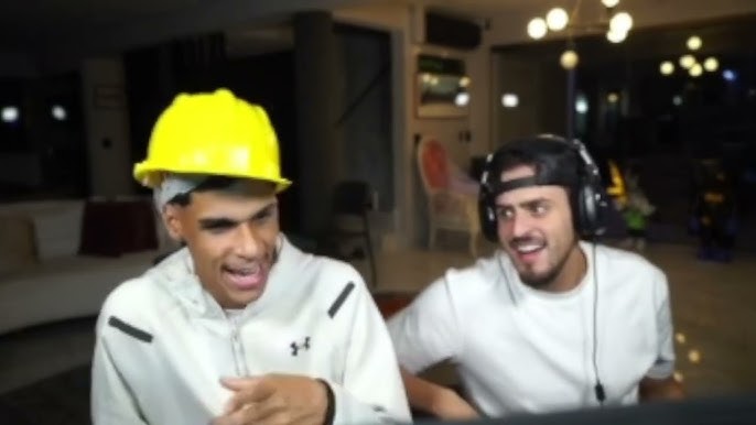 Nossos presidentes estão deixando nossa clube abandonado hein!

Eram para estarem presentes no live dos anúncio... Hoje é não tem ninguém!
A torcida irá cobrar amanhã às 8 da manhã no CT do clube, integrantes e para  levar rojão, bomba , taco de beisebol ⚾ ok? Kkk