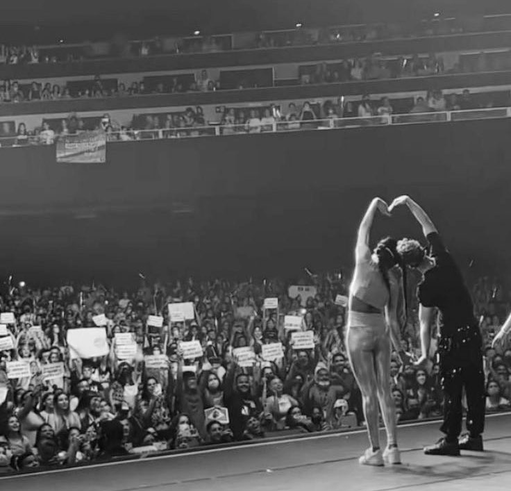 beauanypics's tweet photo. being a fan of them is the best part of me. https://t.co/AlXyjTzJl0