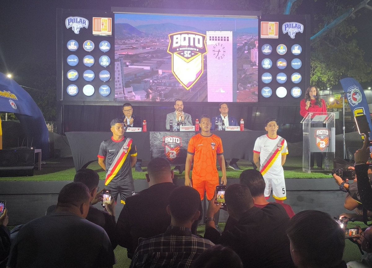 La uniformidad del Barquisimeto SC. Negro para visitante, naranja para porteros, blanco para local...