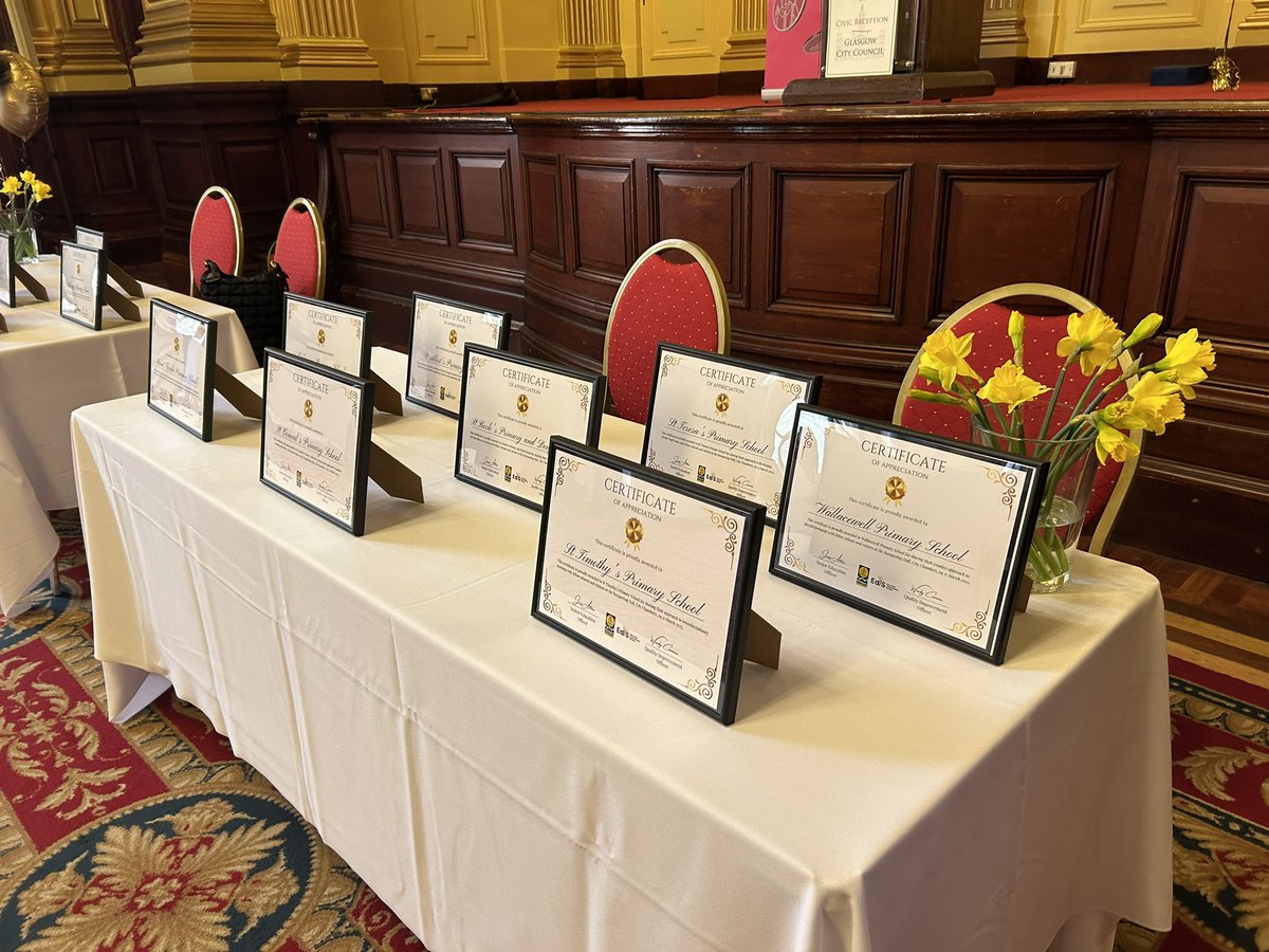 Jane_Arthur_'s tweet photo. Primary #LearningExchange City Chambers🌟Huge thanks to all schools who took part, wider @EdISGlasgow team & schools for participating & visiting @wendycameron09 for organising @TSS_Technicians for supporting as always 👏🏼👏🏼👏🏼 @Doug_GCC @JeanMil09459364 presenting certificates 👍🏼 https://t.co/9oRDwFDeku