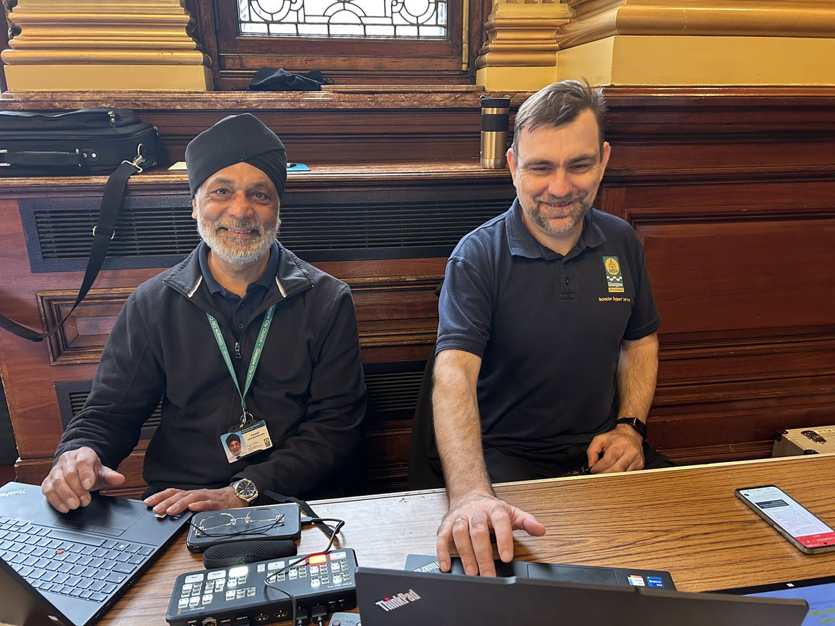 Jane_Arthur_'s tweet photo. Primary #LearningExchange City Chambers🌟Huge thanks to all schools who took part, wider @EdISGlasgow team & schools for participating & visiting @wendycameron09 for organising @TSS_Technicians for supporting as always 👏🏼👏🏼👏🏼 @Doug_GCC @JeanMil09459364 presenting certificates 👍🏼 https://t.co/9oRDwFDeku
