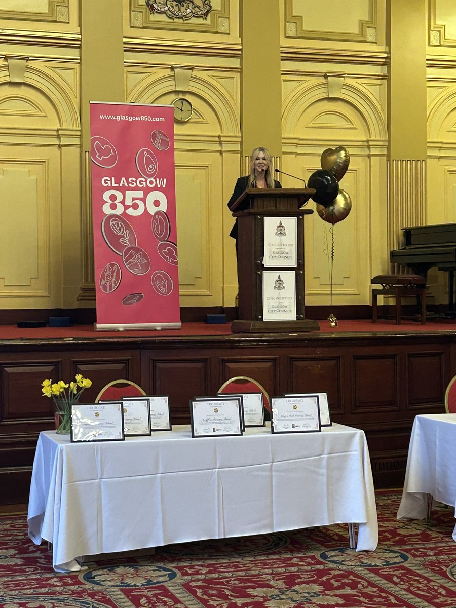 Jane_Arthur_'s tweet photo. Primary #LearningExchange City Chambers🌟Huge thanks to all schools who took part, wider @EdISGlasgow team & schools for participating & visiting @wendycameron09 for organising @TSS_Technicians for supporting as always 👏🏼👏🏼👏🏼 @Doug_GCC @JeanMil09459364 presenting certificates 👍🏼 https://t.co/9oRDwFDeku