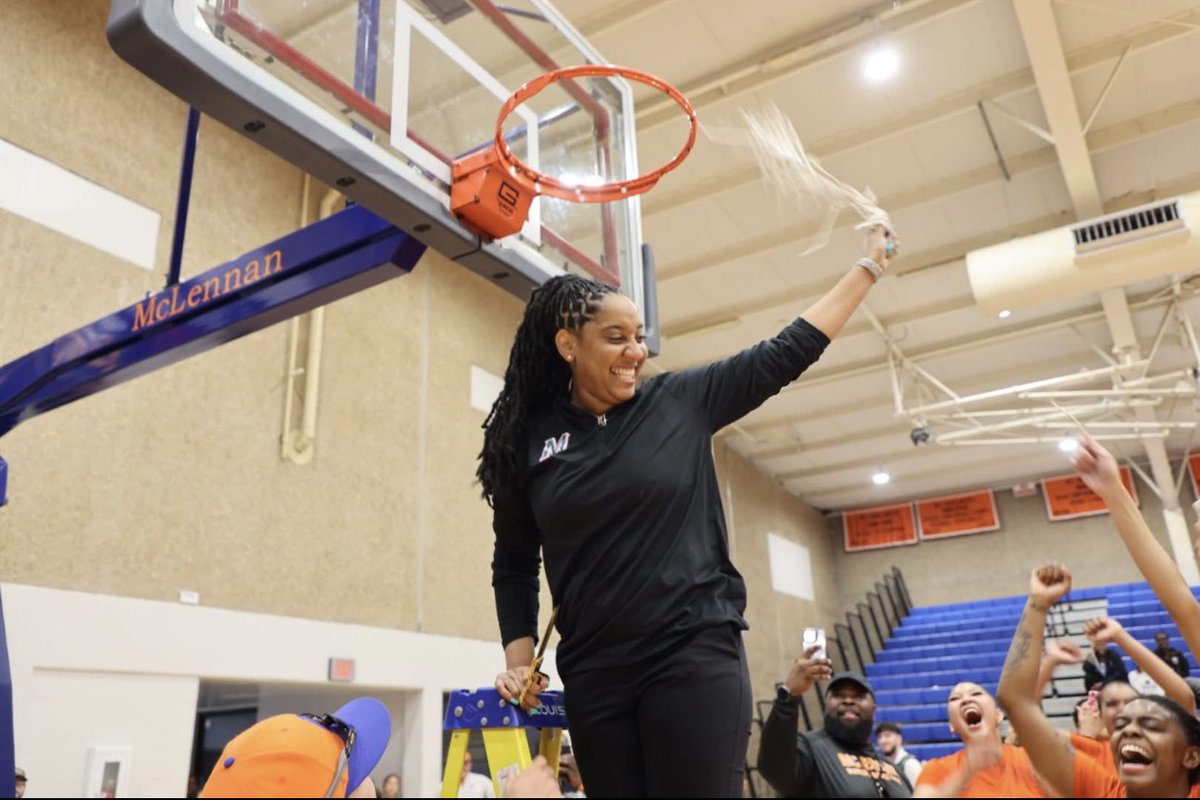 Candice Thomas tweet media