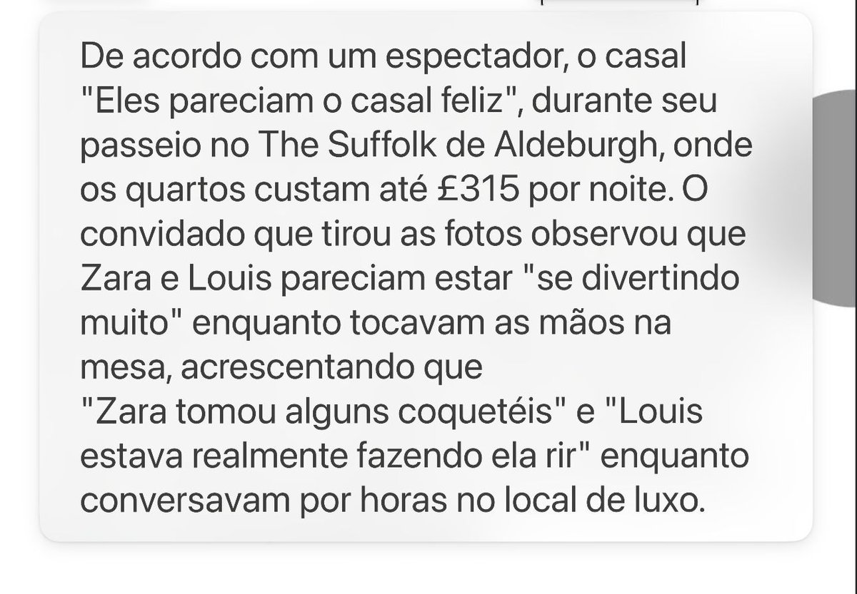Eles tavam >> tocando as mãos << um do outro
Ela tomou coquetéis enquanto >> ele fazia ela rir <<