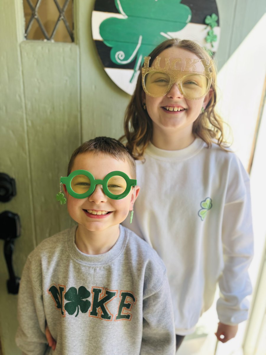 We can always count on <a href="/iSHCo_EFHS/">iSH Co.</a> to keep these leprechauns stylish! 🍀🍀