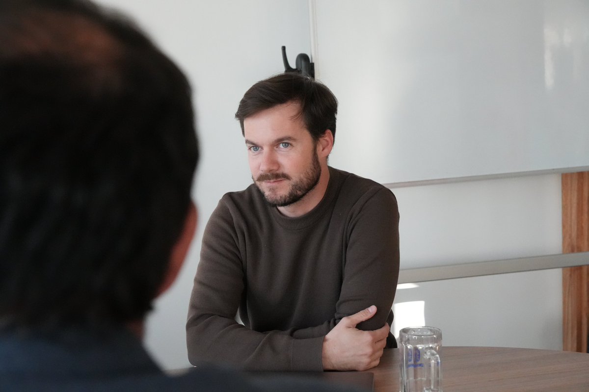 T_Cazenave's tweet photo. Bordeaux, l’Europe… et bientôt le monde !
Dans les locaux de KLARK aux Bassins à Flot, une startup bordelaise qui révolutionne la relation client grâce à l’IA.
#bordeaux #klark #AI #frenchTECh https://t.co/bByKaS3RS1