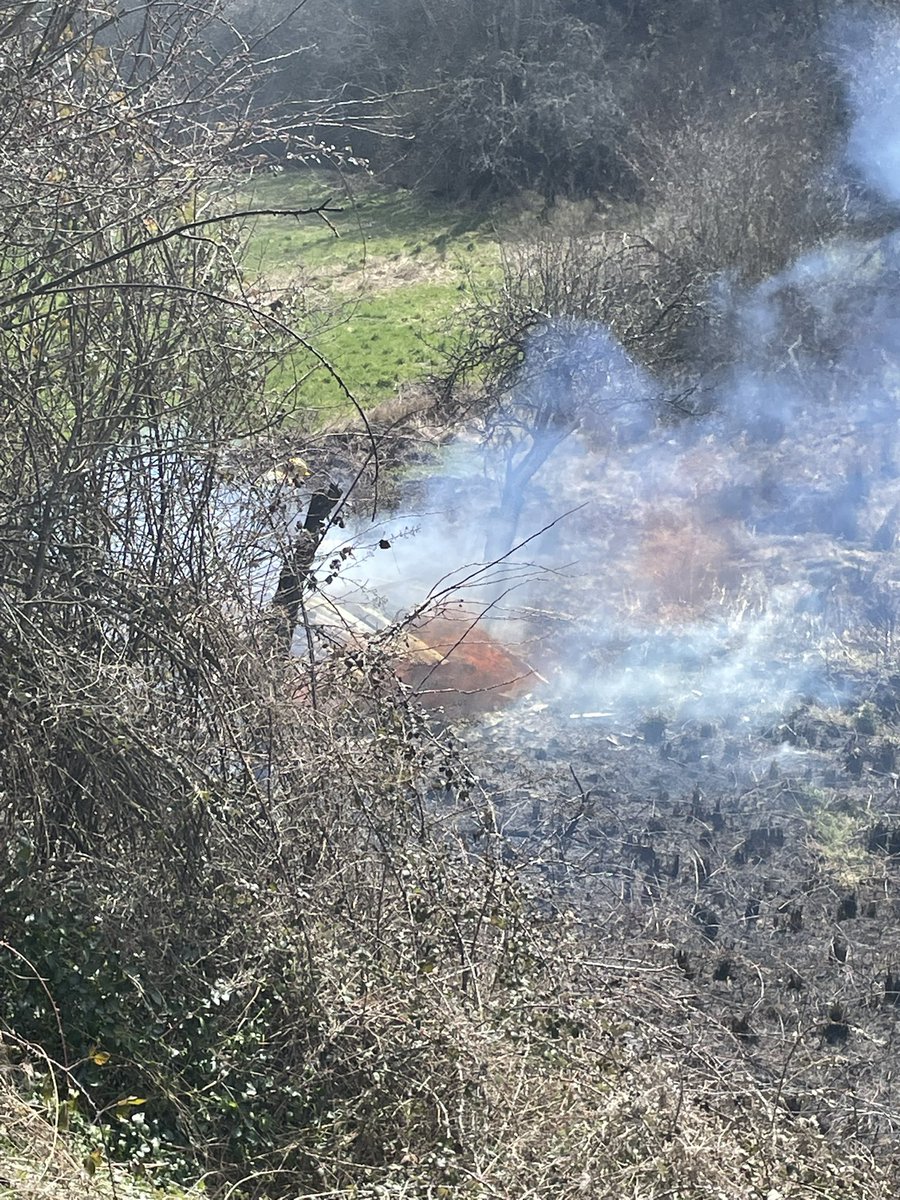 PCivilLaRobla's tweet image. Esta mañana hemos acudido a extinguir un #incendio en la localidad de #OllerosdeAlba, junto con otros recursos de #MedioAmbiente. #ProteccionCivil #LaRobla