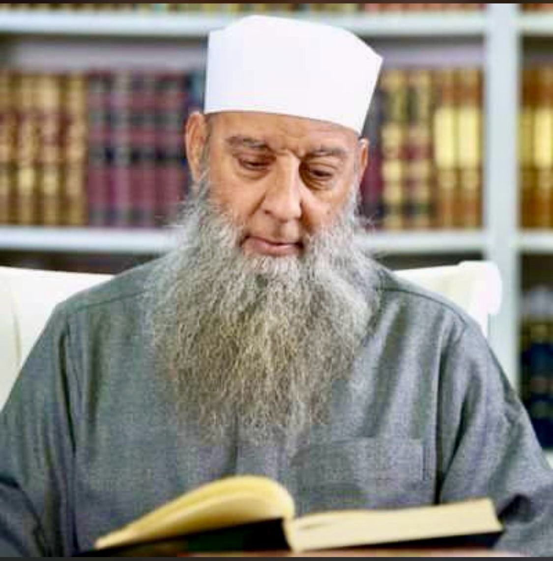 فجعنا اليوم بخبر رحيل أحد رموز الأمة في العلم والتربية والدعوة الشيخ أبو إسحاق الحويني <a href="/alheweny/">أبو إسحاق الحويني</a>
رحمه الله تعالى وعظم أجورنا وأجر أسرته وطلابه وأخوانه والأمة جمعاء بهذا المصاب الجلل.
اجتهد في آخر سني حياة بمد حبال الصلة مع دعاة العالم الإسلامي وعلمائه لجمع الكلمة وتوحيد الجهود