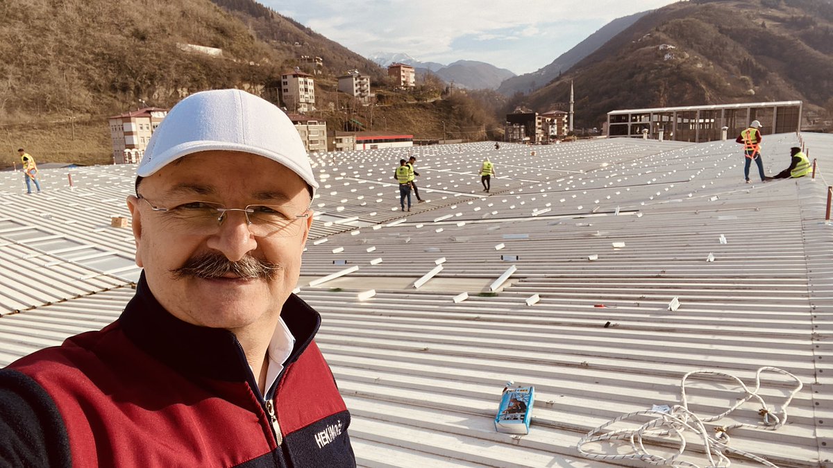 cyelmas's tweet photo. Trabzon-Hekimoğlu Döküm Talaşlı İmalat fabrikamızda hem enerji tasarrufu sağlarken hem de karbon emisyonunu azaltarak ülkemizin enerji üretimine katkı sağlayacak çatı GES projesi çalışmalarına hayırlısıyla başlandığını görmek ne güzel. https://t.co/gea7kfUN1e