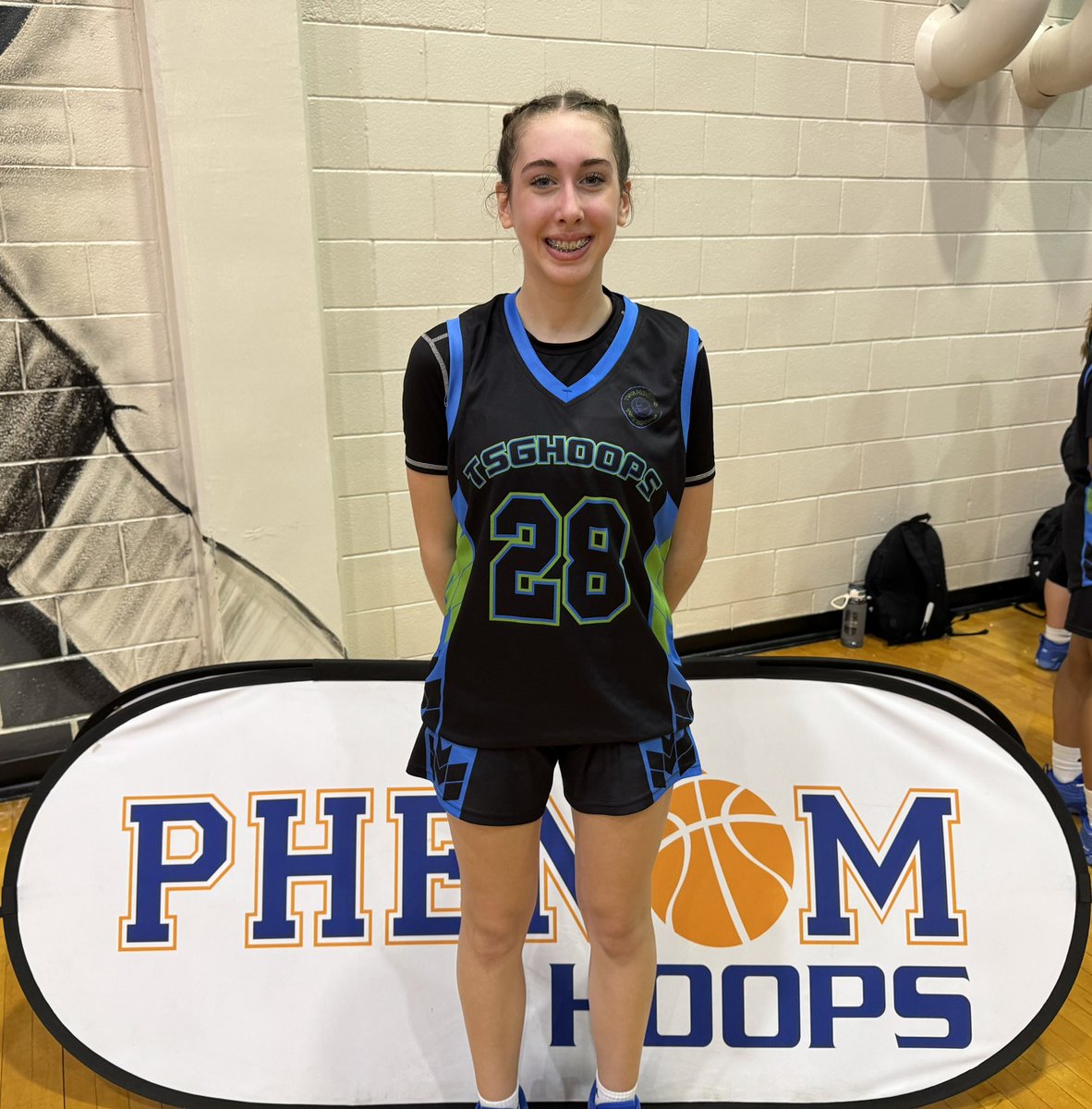 LadyPhenomHoops's tweet photo. 5’11 2028 Leah Johnson (TSGHOOPS) is a very versatile do it all player. Her ability to score & defend multiple positions allows her to impact winning on both sides of the floor. She had an impressive showing leading her team in pts, rebounds, & blocks as they finished 2-1 for the weekend. #PhenomOpening @tsghoops