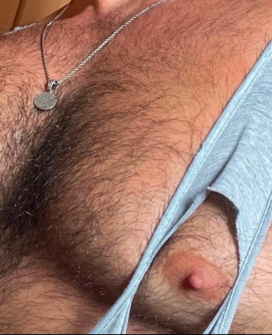 #nipples #pecs #torso #nips #pezon #chest #pecho #barechest #tetas #tetillas #areolas #nipslip #tits #hot #sfw #nsfw #muscle #man #men #guy #malebody #motivation #gym #fitness #fit #gyno #mamilos