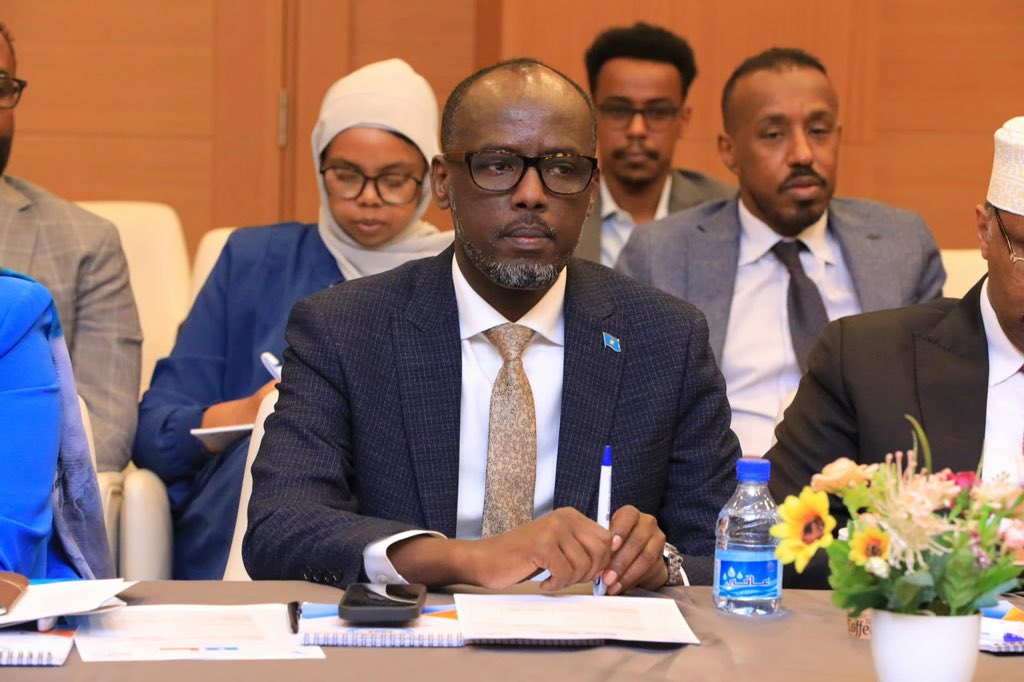 Hon Mohamoud Adan Geesood (@hongeesood) on Twitter photo Grateful to H.E. <a href="/HamzaAbdiBarre/">Hamza Abdi Barre</a>, Prime Minister of #Somalia, for appointing me as Minister of Commerce and Industry. It was an honor to serve the #Somali people as Minister of Ports and Marine Transport. I look forward to continuing our progress together in this new capacity! 🇸🇴 Grateful to H.E. <a href="/HamzaAbdiBarre/">Hamza Abdi Barre</a>, Prime Minister of #Somalia, for appointing me as Minister of Commerce and Industry. It was an honor to serve the #Somali people as Minister of Ports and Marine Transport. I look forward to continuing our progress together in this new capacity! 🇸🇴