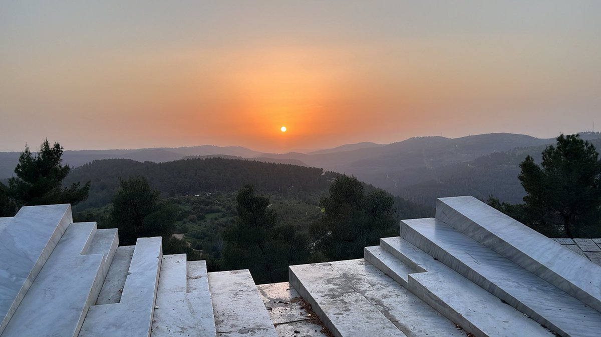 Maya144796's tweet photo. Beautiful sunset in Jerusalem 🇮🇱😍 https://t.co/Xa22NxYGM8