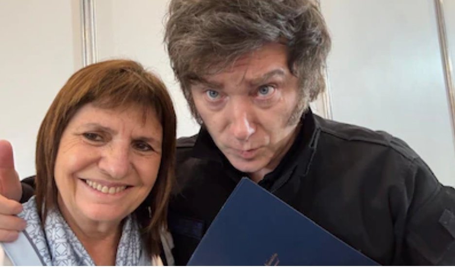 De una borracha y un psiquiátrico qué se puede esperar.
#MileiAsesino 
#BullrichAsesina 
#LaLigaDeLaInjusticia
#MileiVerguenzaMundial 
#lacoimadetuhermana 
#Libra