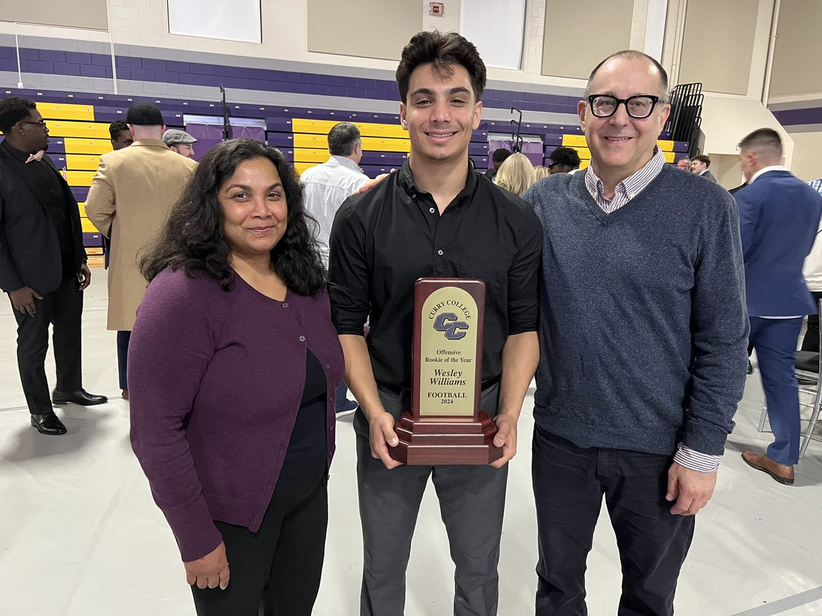 Blessed to be named Offensive Rookie of the Year! <a href="/CurryFootball/">CurryFootball</a> <a href="/CoachTParsons/">𝐓𝐨𝐝𝐝 𝐏𝐚𝐫𝐬𝐨𝐧𝐬</a>
