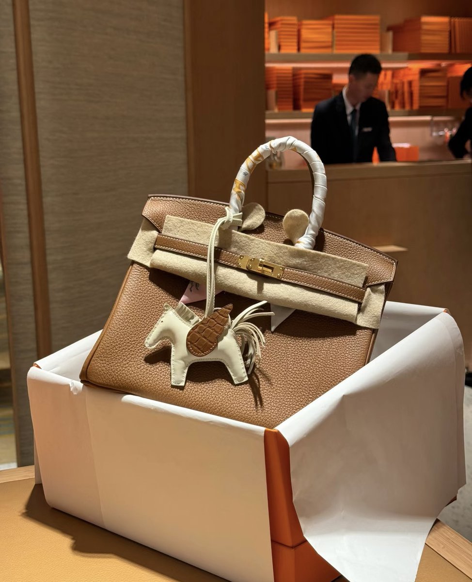 rainbow_JF's tweet photo. Gebao is still the same. As long as you touch the skin of the new bag with your fingertips, the whole person will instantly feel happy https://t.co/YTKbsPwwxz