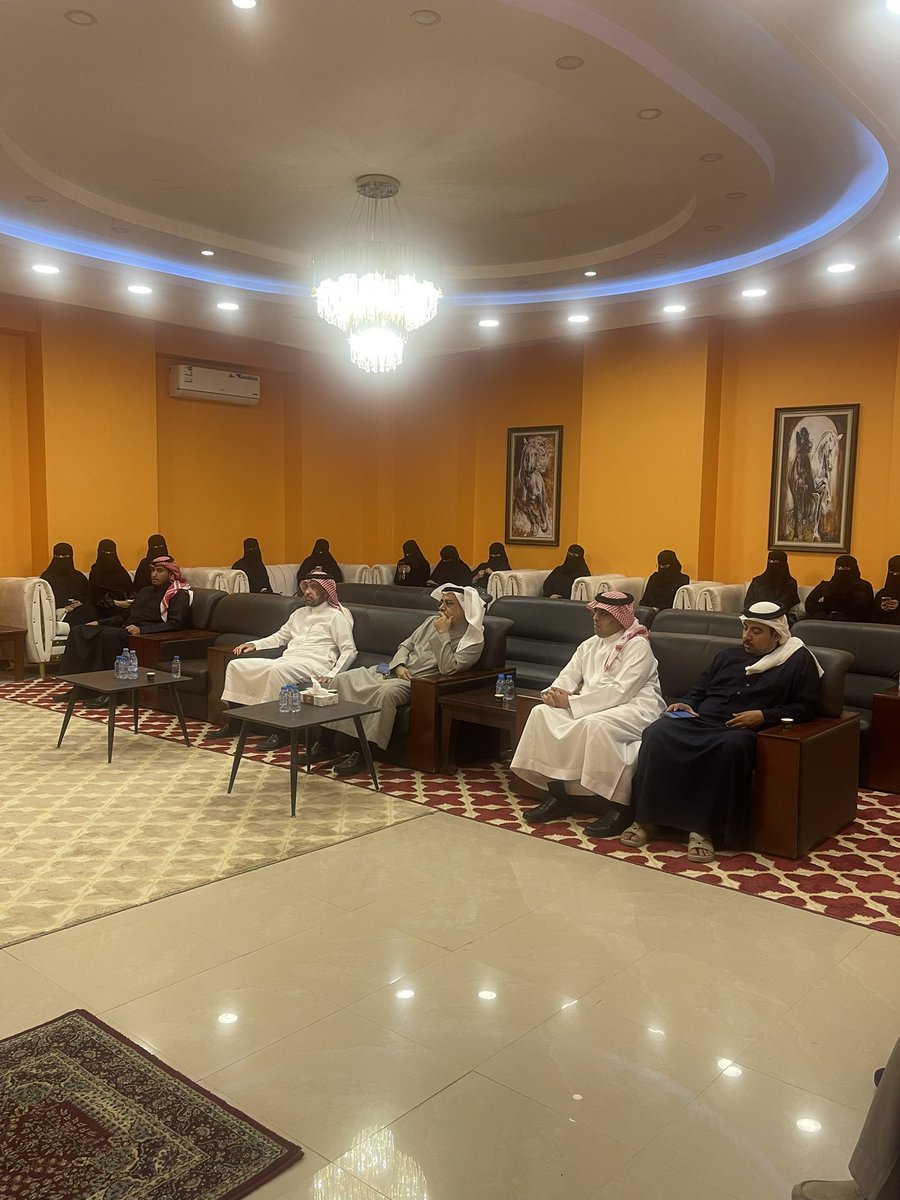 #عرعر يحدث الآن جمعية الأدب وفريق سفراء الحدود الشمالية بمناسبة اليوم العالمي للشعر تقيم محاضرة بعنوان الهوية بين الذات وتمثيلاتها قراءة في شعر عنترة العبسي " تقدمها انتصار الفريح وتديرها ديم أبا الخيل محاضرة رائعة فيها إثراء ثقافي يضيف للحراك الأدبي والثقافي بعرعر