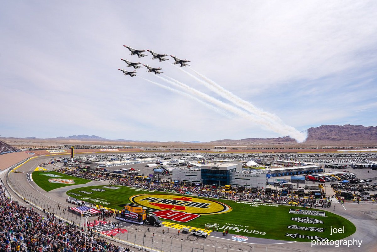 Joelmal87's tweet photo. Got to see the Thunderbirds flyover at the Pennzoil 400 in Las Vegas 
#pennzoil400 #thunderbirds https://t.co/Cd602o3WiP