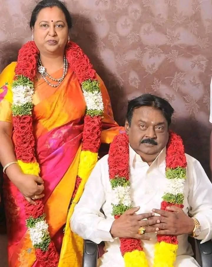 நான் உன்னை விட்டு விலகுவதுமில்லை உன்னைக் கைவிடுவதுமில்லை!

இனிய பிறந்தநாள் வாழ்த்துக்கள்!

#captainvijayakanth #PremalathaVijayakanth 
#happybirthdaypremalathavijayakanth