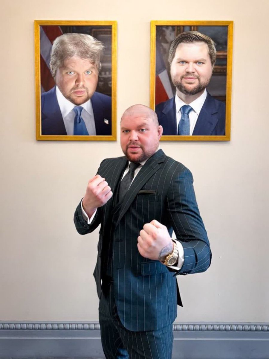 _Shadow36's tweet photo. @WhiteHouse @TheNotoriousMMA https://t.co/ZXH6atuzJk