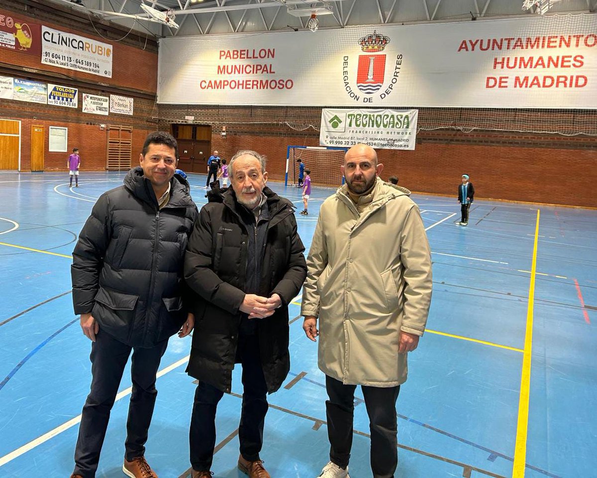 Visita del presidente de la RFFM, <a href="/PacoDiezRFFM/">Paco Díez</a>, a las instalaciones deportivas de <a href="/AytHumanes/">Ayuntamiento de Humanes de Madrid</a> acompañado por el alcalde de la localidad, Óscar Lalanne; su concejal de Deportes, Roberto Caballero; y por el vicepresidente deportivo de la RFFM, <a href="/GuillermoLabor/">Guillermo Laborda</a>.