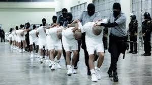 Gracias Maria Corina Machado: cualquier venezolano hoy en los EEUU es un "criminal" gracias a personas como tú.
Ahora esta preso, sin juicio, en un país extranjero y sin derecho a la defensa.
#ComandoHugoChávez