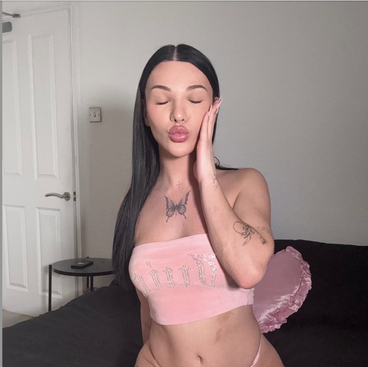 tqueenbella's tweet photo. Do you like goth trans girls? :) https://t.co/6oBw8UGK6M
