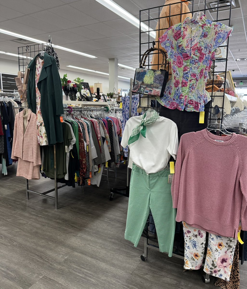 GenerationPICMD's tweet image. 🌸 Spring is in full bloom at our Anne Arundel Upscale Resale Boutique! Shop unique finds &amp;amp; support older adults. 💛 Volunteer today! 🌟 ❤️ partnersincare.org/get-involved/v… #SpringFinds #ShopAndGiveBack