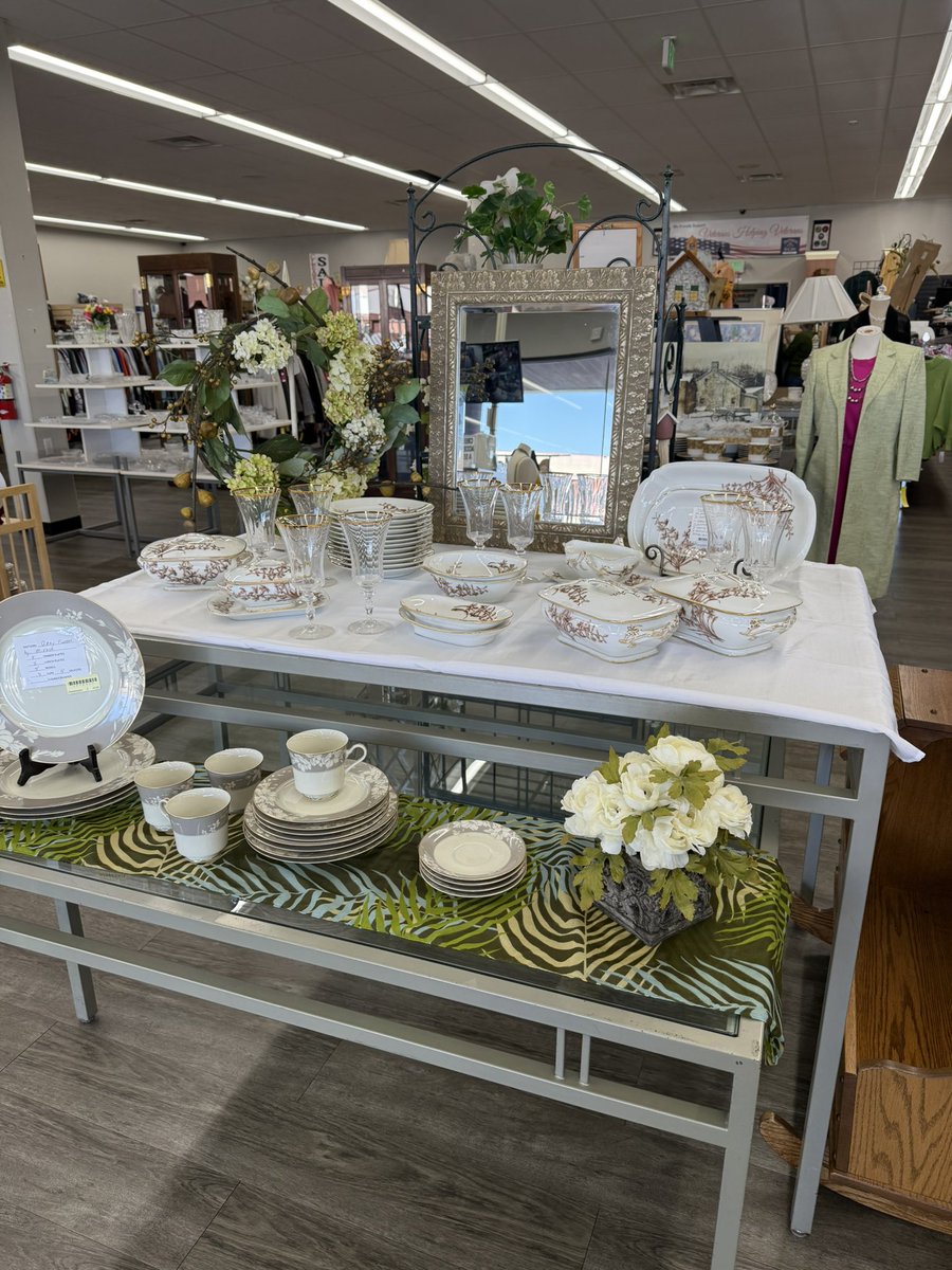 GenerationPICMD's tweet image. 🌸 Spring is in full bloom at our Anne Arundel Upscale Resale Boutique! Shop unique finds &amp;amp; support older adults. 💛 Volunteer today! 🌟 ❤️ partnersincare.org/get-involved/v… #SpringFinds #ShopAndGiveBack
