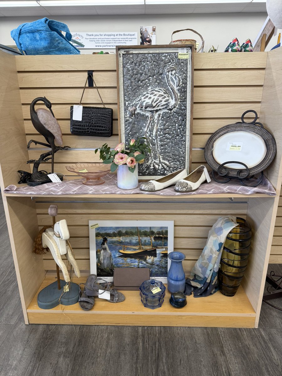 GenerationPICMD's tweet image. 🌸 Spring is in full bloom at our Anne Arundel Upscale Resale Boutique! Shop unique finds &amp;amp; support older adults. 💛 Volunteer today! 🌟 ❤️ partnersincare.org/get-involved/v… #SpringFinds #ShopAndGiveBack