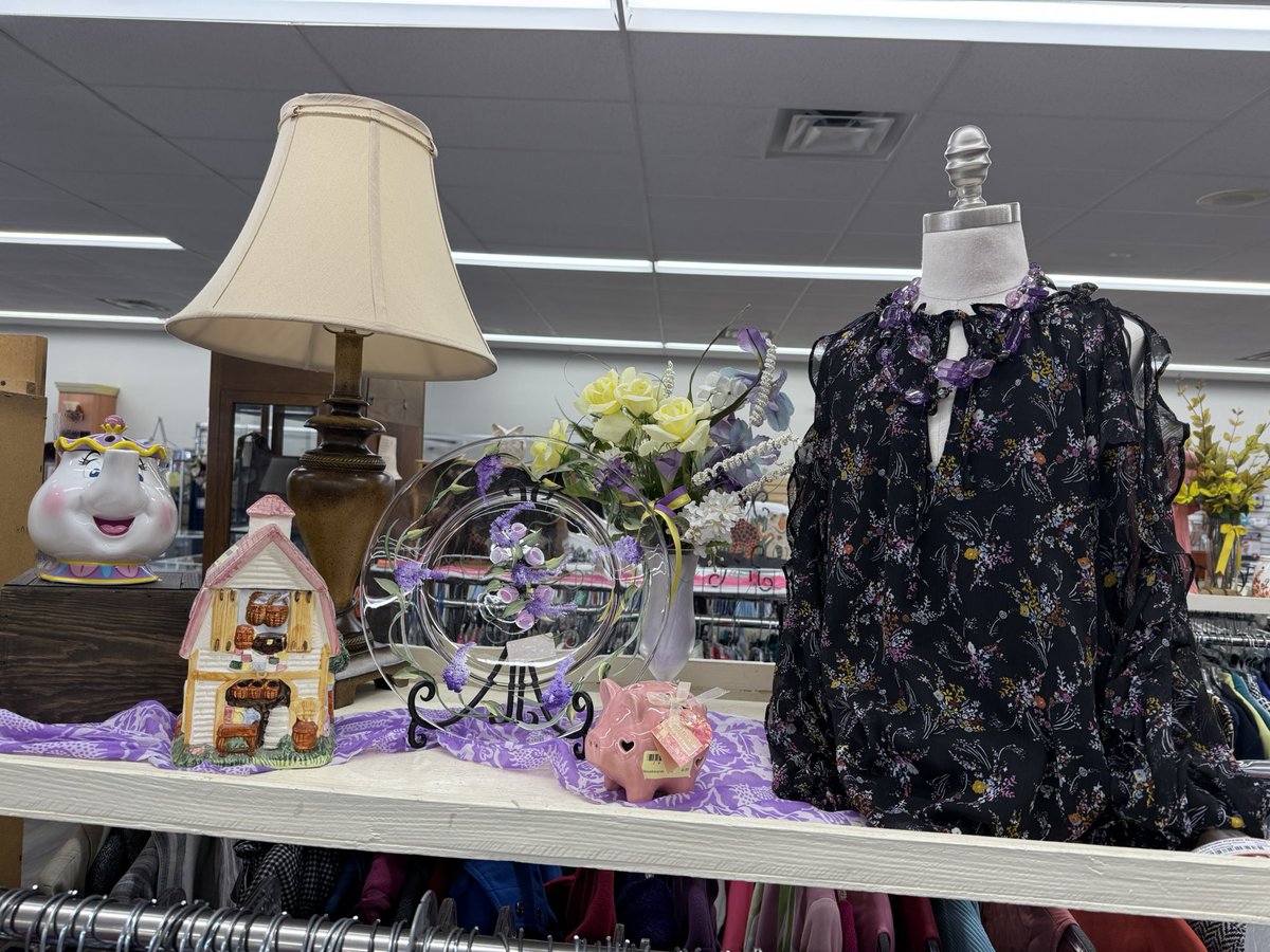 GenerationPICMD's tweet image. 🌸 Spring is in full bloom at our Anne Arundel Upscale Resale Boutique! Shop unique finds &amp;amp; support older adults. 💛 Volunteer today! 🌟 ❤️ partnersincare.org/get-involved/v… #SpringFinds #ShopAndGiveBack