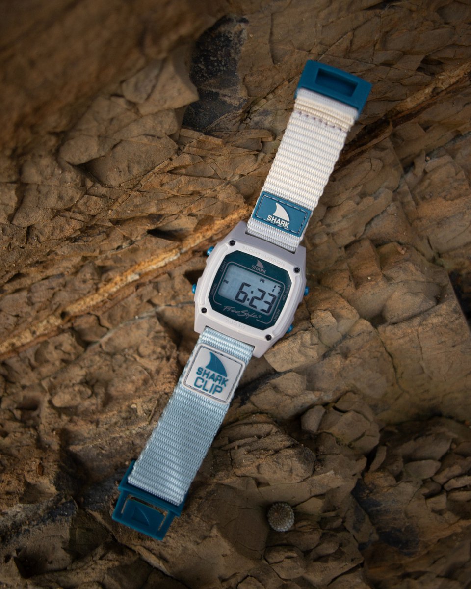 freestyle_watch's tweet photo. Beach time is the only time that matters. 🌊🔥 The Shark Clip Cool Shore is a best seller for a reason—ready for waves, sun, and adventure. 🏄♂️ Who else is on board? #FreestyleWatches #StayStoked #TimeToSurf #WaterResistant https://t.co/7Gj0Cb7uCE https://t.co/lAbPj6n6Q6