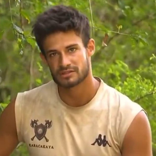 vekildiyinyeto's tweet photo. Bütün Mavi Takım Erkekleri Ademle Yarışırken Ademle Oynayamayan ( Kaçan ) İkili Yine Şaşırmadık

#Survivor2025 https://t.co/9PInZFvHNX