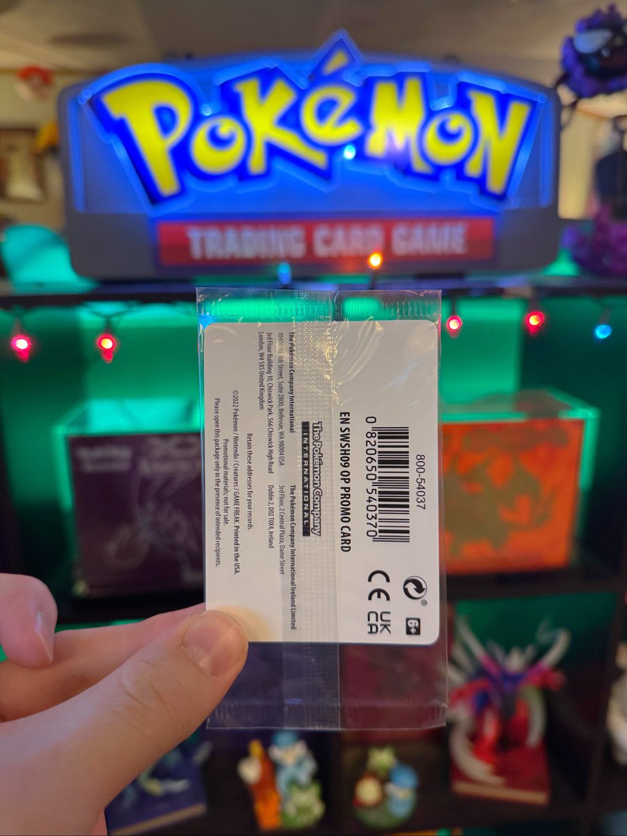 PokeDubz's tweet photo. Next giveaway is a bit more exclusive! A unopened pack of two (2) Professor Program stamped Rowen’s Professors Research! You can only get these by being a Pokémon professor and warning Professor points to purchase them on the shop.

To enter:
US entrants only please - for shipping purposes 

• Follow me ✅
• Like this tweet 👍🏻
• retweet this tweet ♻️

Winner drawn 3/22/25