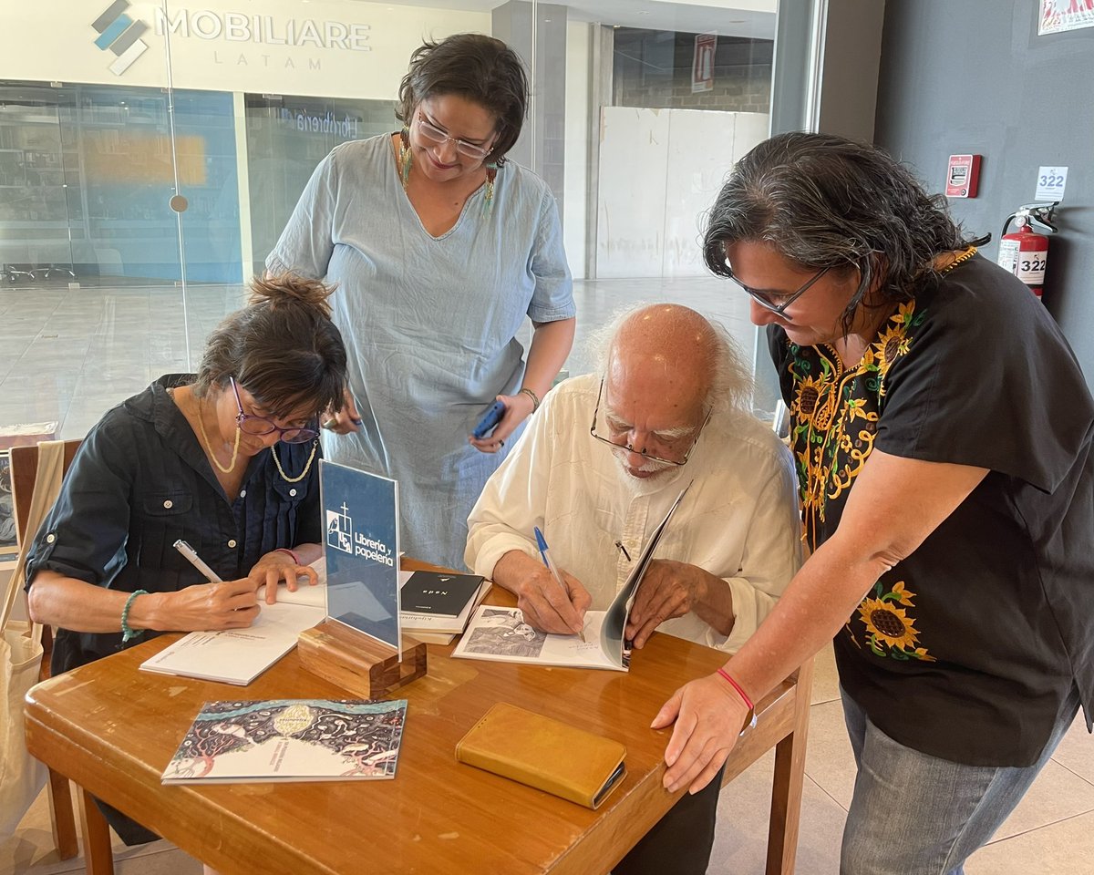 Te compartimos imágenes de la presentación de Un pequeño milagro / A small miracle, realizada el 15 de marzo en <a href="/LibreriaUca/">Librería y papelería UCA</a> de SoHo Las Cascadas. Agradecemos a lxs autorxs, al moderador <a href="/LiteratosSV/">Bibliófilos SV</a>, al público y a la Librería UCA por ser cómplices en este pequeño milagro.