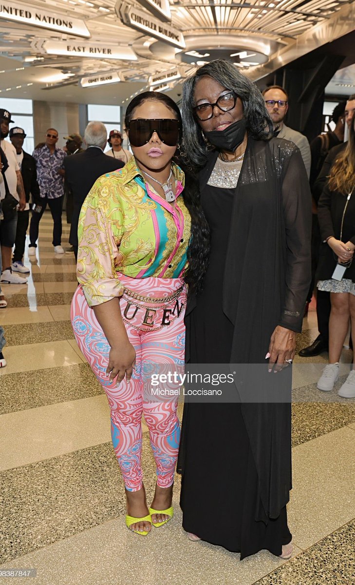 Hourly Lil Kim 🥂 tweet media