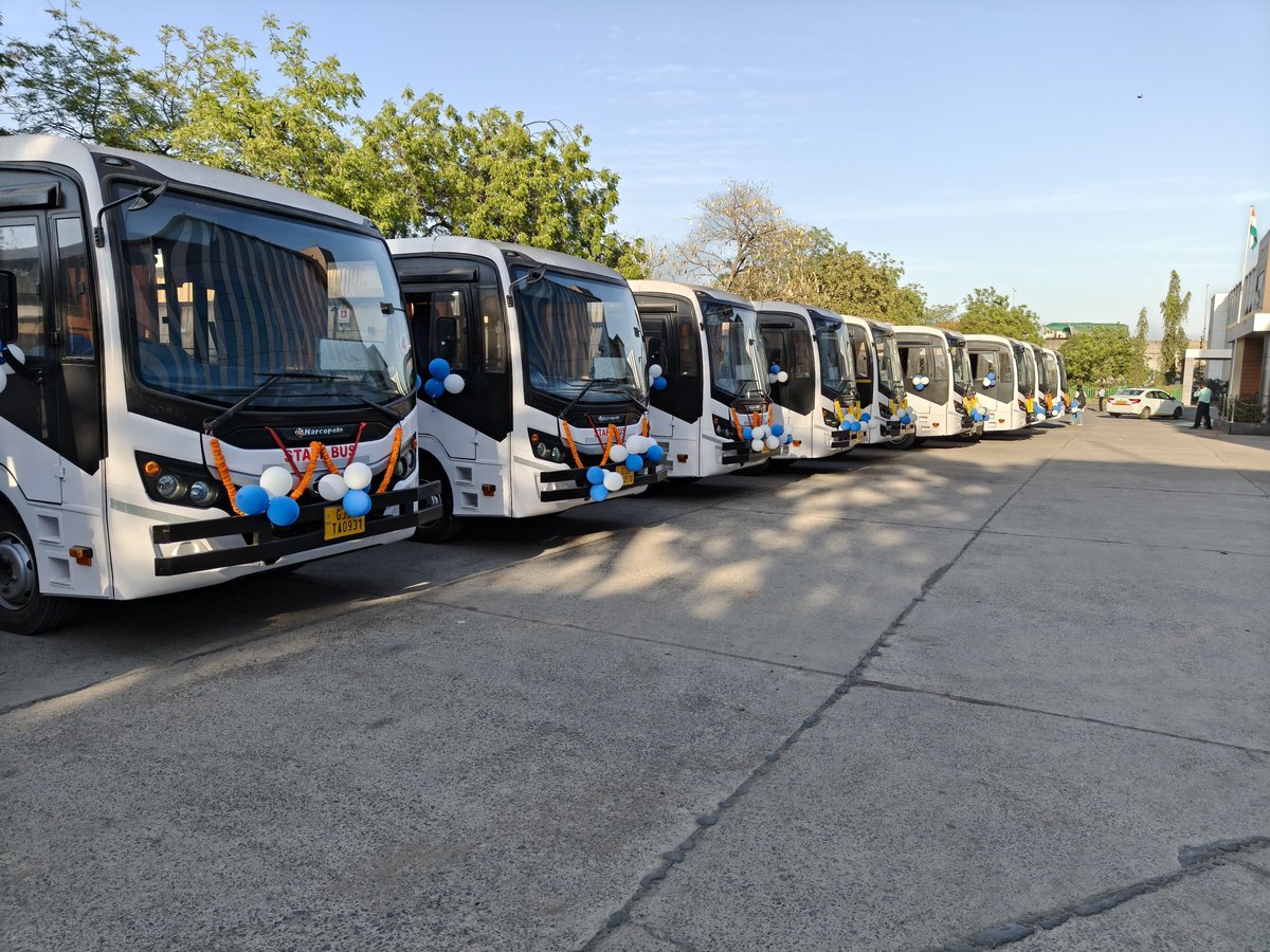 Deendayal_Port's tweet photo. 🚍 Shri Sushil Kumar Singh, IRSME, Chairman, DPA, flagged off Twelve Emission compliant (BS-VI) New-buses to provide public transportation services to Port employees.

A step towards efficient &amp; seamless staff mobility! 🚢
#DeendayalPort #DPA #EmployeeWelfare https://t.co/abXjZBT2Ri
