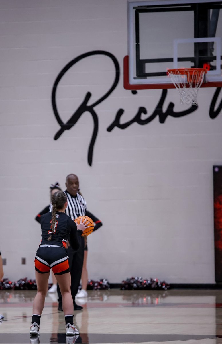 The players voted Kristin Smith as Team MVP. An outstanding season &amp; career.

2024-25 Season
- 315 pts (1st on team)
- 127 rbs
- 58 ast (2nd on team)
- 90 stl (1st on team)
- 34.4% on 3FG (1st on team)
- Columbia Tip Off All Tournament 
- 2nd Team All MVC
- Voted Top Defender