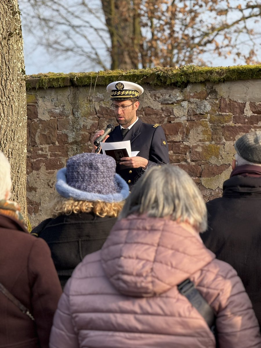 Th_Bnrdt's tweet photo. Hier, au cimetière israélite de #Gundershoffen pour rendre hommage aux nombreux déportés juifs de la barbarie nazie.

En ces temps troubles où des groupes politiques usent de l’antisémitisme comme carburant électoral, je me tiens aux côtés d’Israël. 🇫🇷🇮🇱 https://t.co/GojaMcfXgq