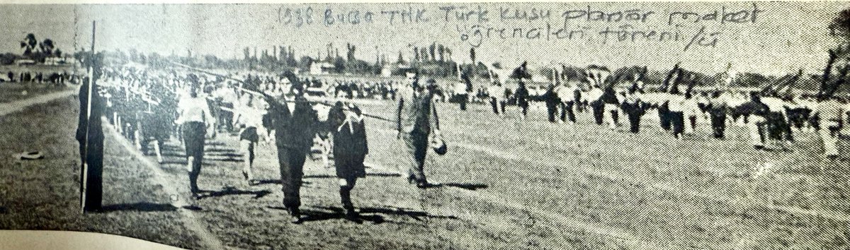 ceyhunirgil's tweet photo. Bursa 1930’lu yıllar
#THK, Türk Kuşu ve #Halkevi’nde yapılan çalışmalar
1930’larda çok sayıda planör ve uçuş eğitimi yapılmış
Stadyum ve kent üstündeki gösteriler
.
#BursaTarih #BursaMiras #BursaBellek #BursaMüze #TarihteBugün #Müze #KentTarihi #Arşiv #Bursa @bursabuyuksehir @uludagkurumsal @BUUTipFakultesi @BursaValiligi @Bursa_Okulu @kultursanatbbb @BursaKentKonsey