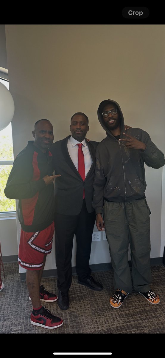 cleavon11's tweet photo. Congrats to my dude Q!
#Family
#504 👉🏽832👉🏽337
🤟🏽 https://t.co/ncLYLf5abJ