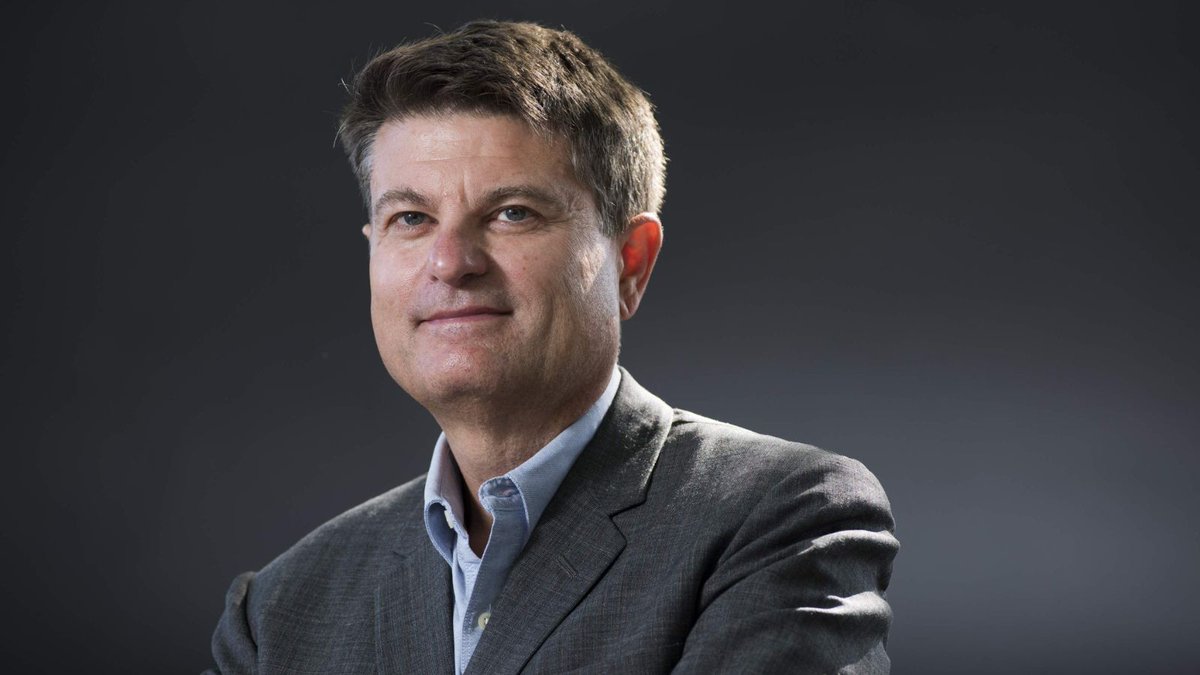 PhedraAi's tweet photo. This man predicts the future:

Martin Ford.

Bestselling author of Rise of the Robots &amp; Rule of the Robots.

Warning us about AI for a decade. And his predictions keep coming true...

6 predictions on the future of wealth creation (and why you should care): 🧵 https://t.co/t9JYFretbD