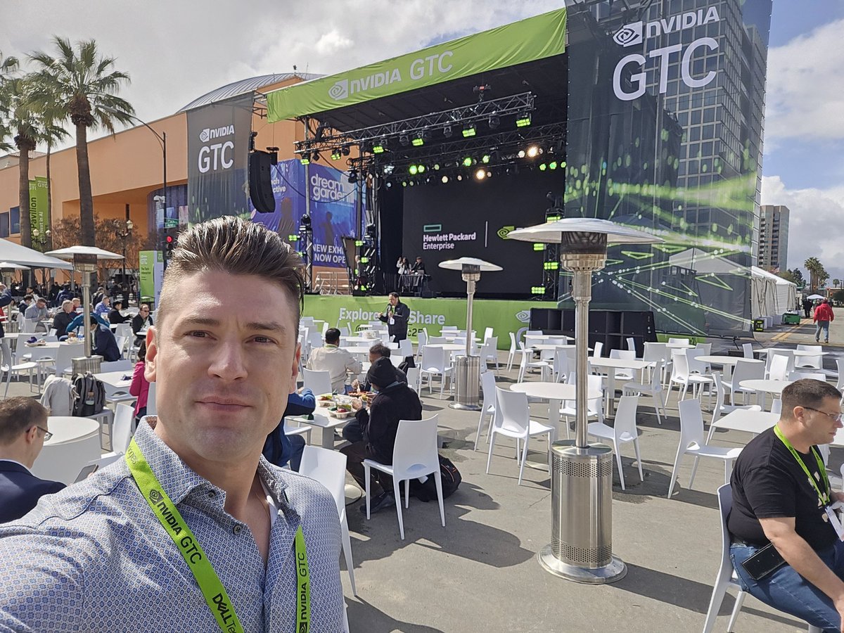 At the <a href="/NVIDIAGTC/">NVIDIA GTC</a> #GTC25 <a href="/HPE/">HPE</a> stage for lunch with some vibing tunes ... 

<a href="/nvidia/">NVIDIA</a>