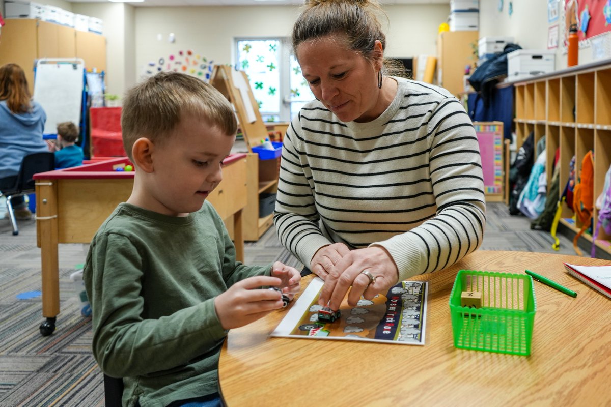 FHSchools's tweet photo. FHSD Preschool Intervention Specialist Jody Brandon has been selected as the FHSD Educator of the Year for the @AndersonAreaCC Annual Awards! Jody has served students for more than 20 years and has been integral in helping FHSD earn the highest possible Step Up to Quality rating! https://t.co/ZDPhW0Husp