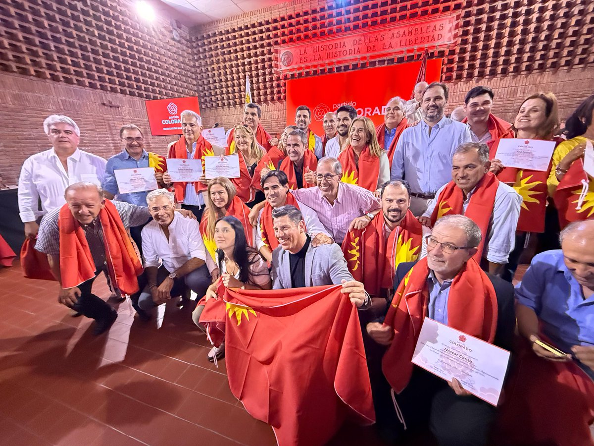 Maurintendente's tweet photo. Soy más Colorado que nunca y mas  Riverense que nunca , muchas gracias por el reconocimiento 🚩 @partidocolorado #mauriciointendente 
#futuromejor @primerorivera  @AndresOjedaOk https://t.co/CoP62GMTnA