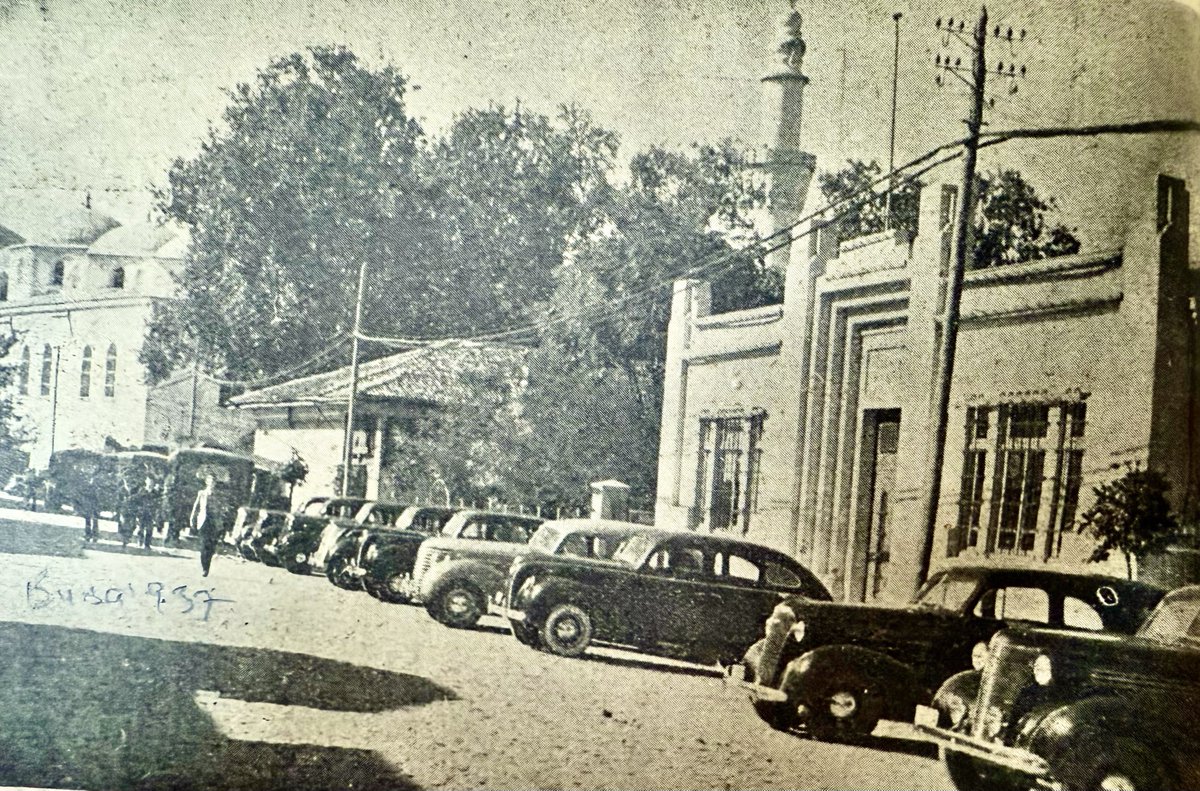 ceyhunirgil's tweet photo. @bursabuyuksehir 1930’lar Bursa merkez Heykel, Tayyare, Atatürk Caddesi, valilik binaları
.
#BursaTarih #BursaMiras #BursaBellek #BursaMüze #TarihteBugün #Müze #KentTarihi #Arşiv #Bursa @bursabuyuksehir @uludagkurumsal @BUUTipFakultesi @BursaValiligi @Bursa_Okulu @kultursanatbbb @BursaKentKonsey https://t.co/aNLOynEwPq