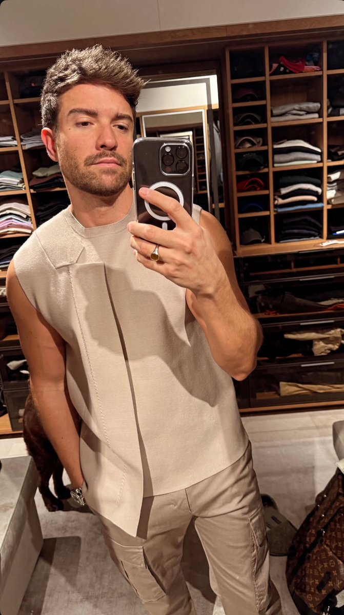 salso14's tweet photo. Se llama estilo 🔥
@pabloalboran #pabloalboran #style #estilo #tieneestilo https://t.co/XQ5gh9CVO8
