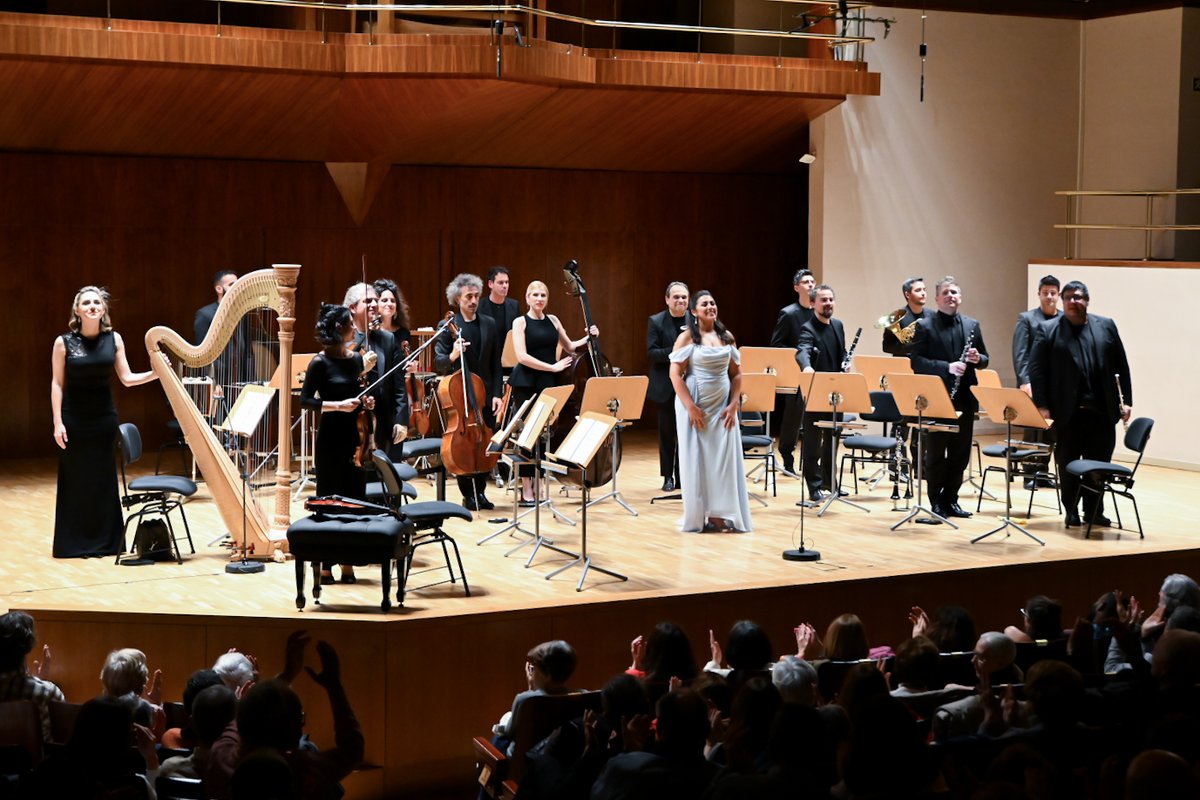 ocnesp's tweet photo. Sobre el escenario: nuestros músicos Margarita Rodríguez, Ane Matxain, Mario Pérez, Alicia Salas, Josep Trescolí, Laura Asensio, Álvaro Octavio, @oboebarli, Eduardo Raimundo, Enrique Abargues, Pedro Jorge, Manuel Blanco, @jordiforuma, Joan Castelló, Antonio Martín y @CMOrliac. https://t.co/7hU1e7nweD